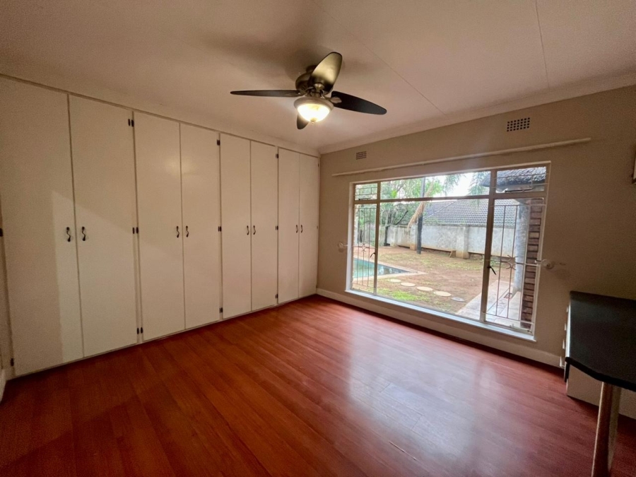 5 Bedroom Property for Sale in Safari Gardens North West